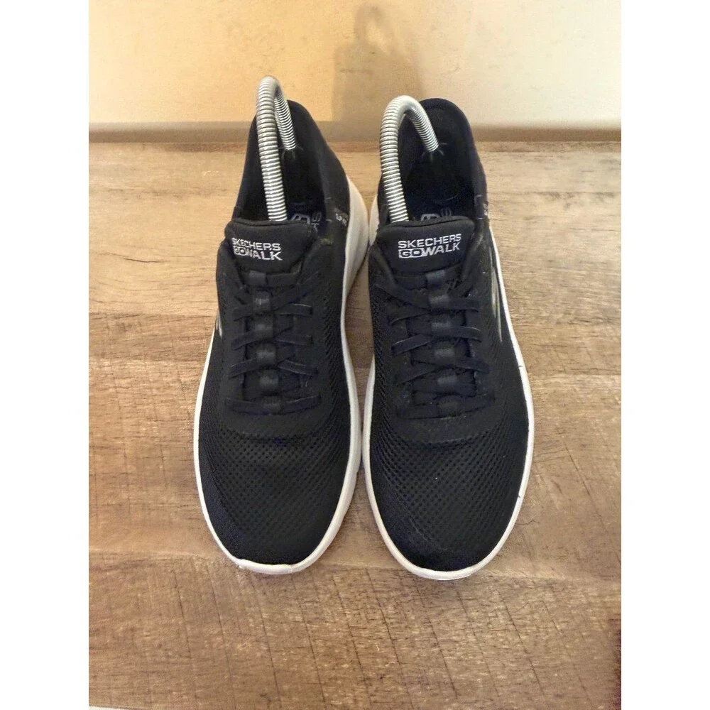 Skechers Go Walk Slip-Ins Women’s size 8 shoes